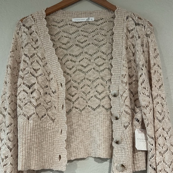 Beige cropped crochet style cardigan - Picture 3 of 7